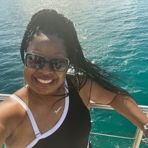 Meet your Posher, Shelia